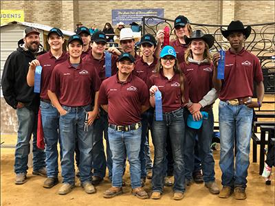 Members of the FFA holding state fair ribbons 